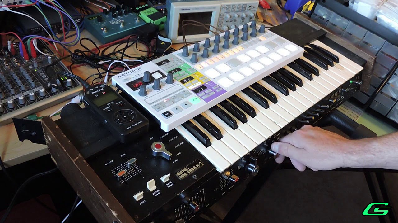 UNIVOX MINIKORG 700S SYNTH REDUX