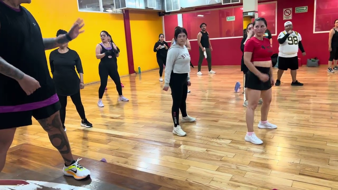 Clase de combate fitness con pantera Maldonado