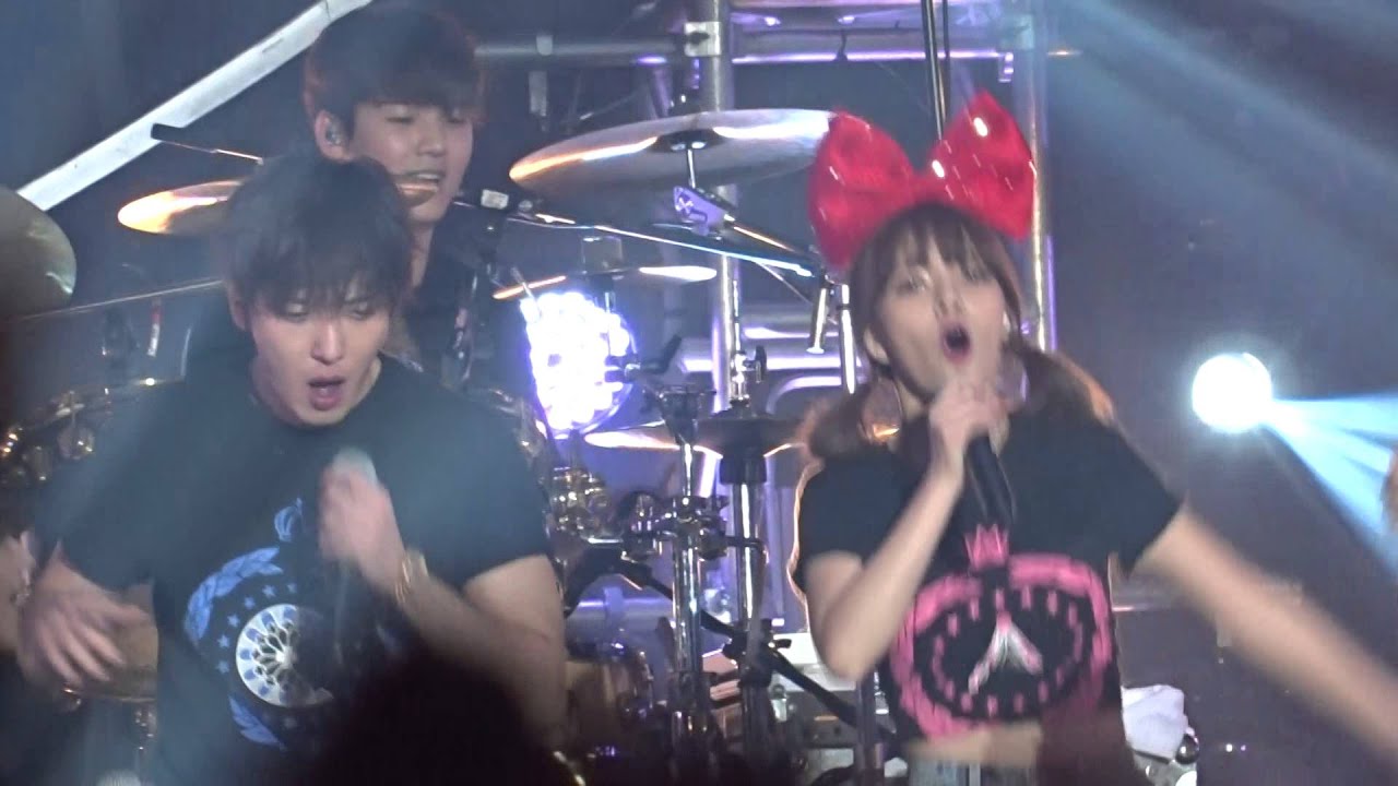 CNBLUE 150517 FNC Kingdom in Hong Kong Jung Yong Hwa Focus (Collaboration band)