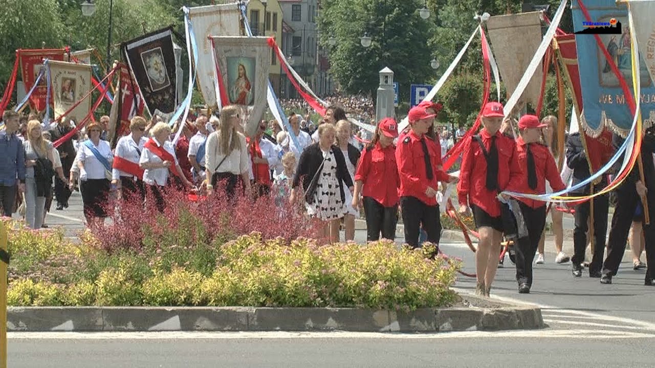 Braniewo: Tłumy wiernych na procesji Bożego Ciała