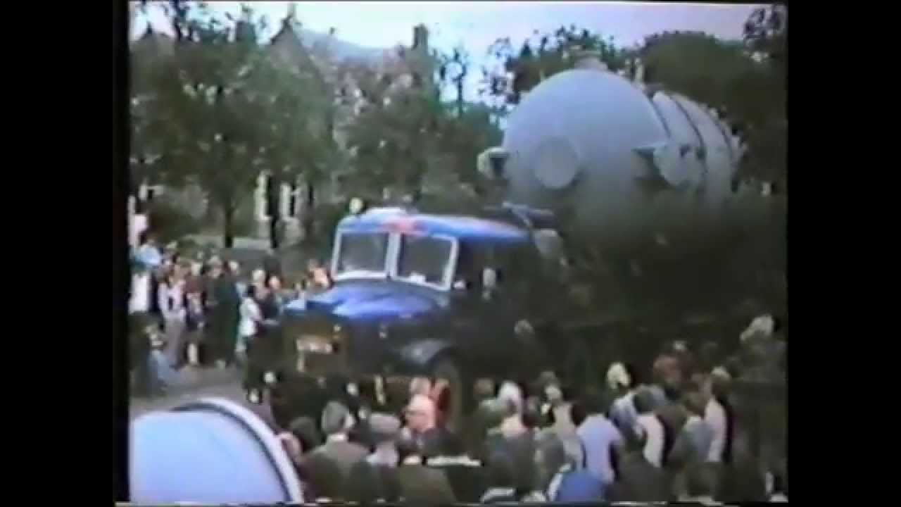 Big pipe goes through Fraserburgh / Broch  1975