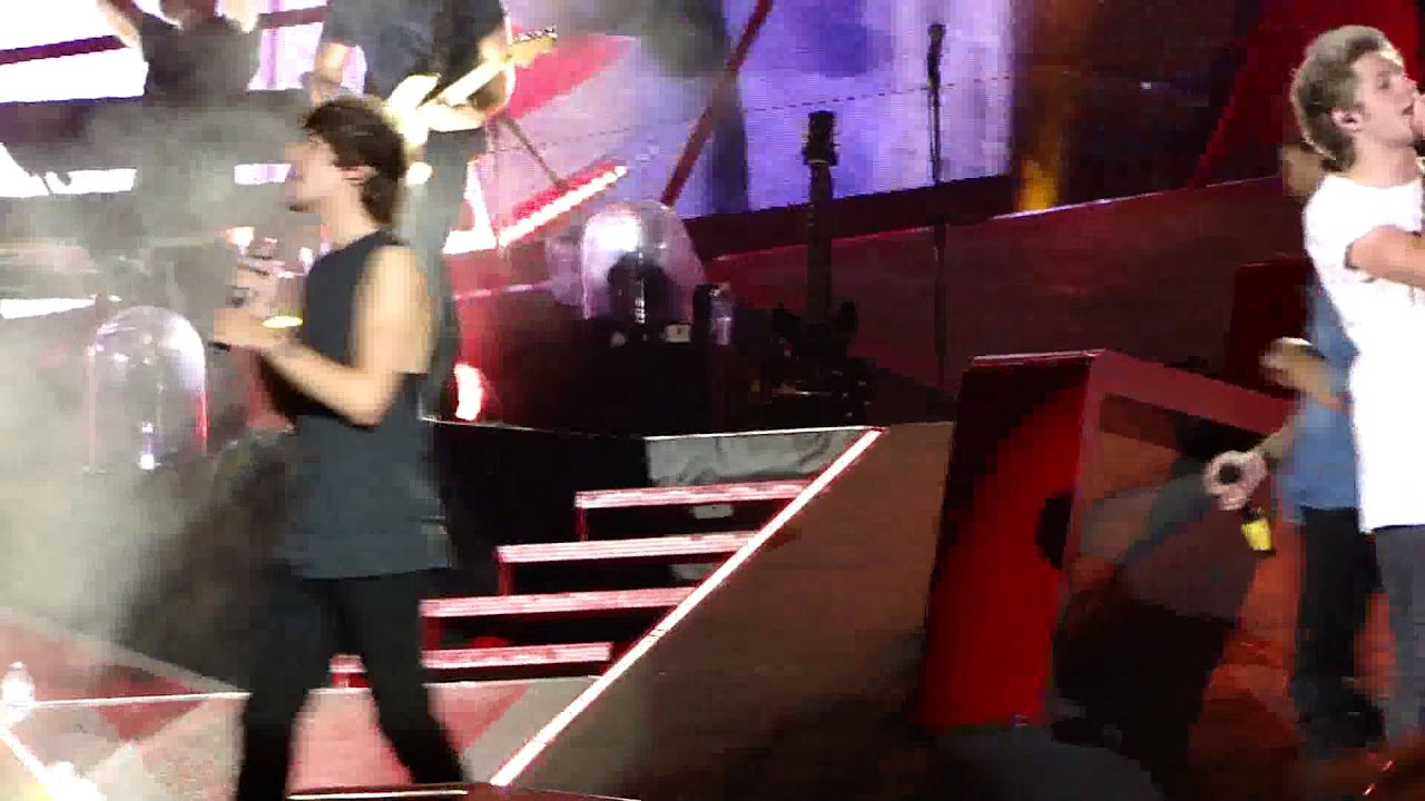 What makes you beautiful - One Direction Rose Bowl 9/13/14 HD