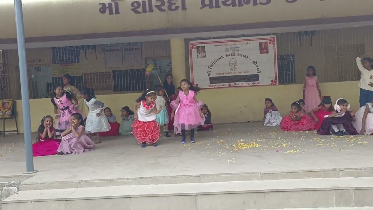 Chhoti si Asha Goup Dance
