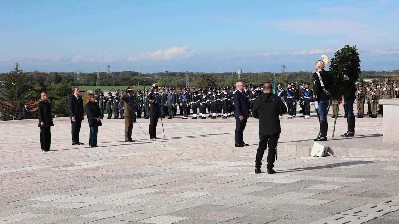 Forze Armate, la cerimonia a Redipuglia con Casellati e Fontana