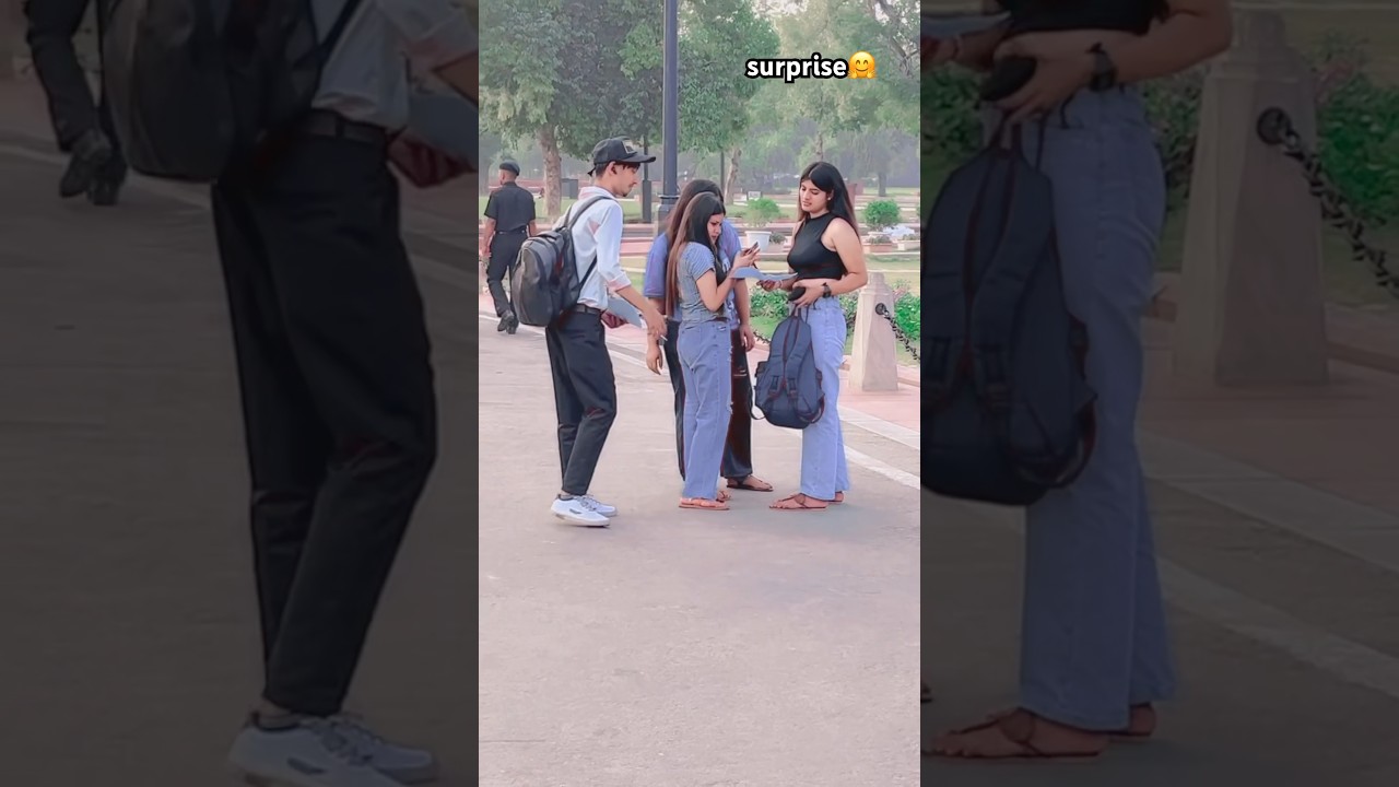 cute girls reaction India gate 🤗🤭😔 #trendingshorts #minivlog