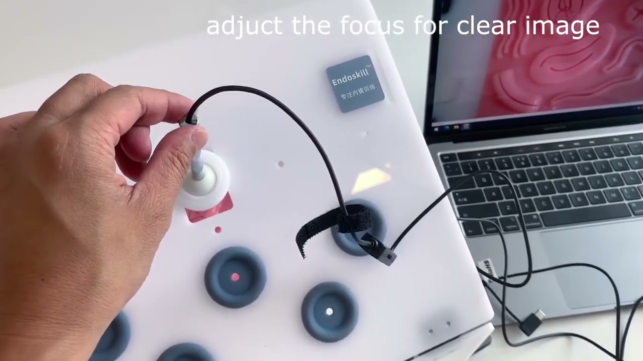 Tutorial - Como colocar y ajustar cámara endoscópica en endotrainer simulador laparoscópico.