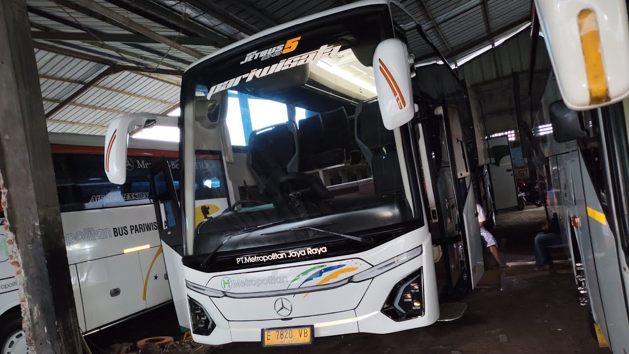 REBORN!!!! Review PO Metropolitan M100 A.K.A White Swann Mercedes Benz O500R 1836 
