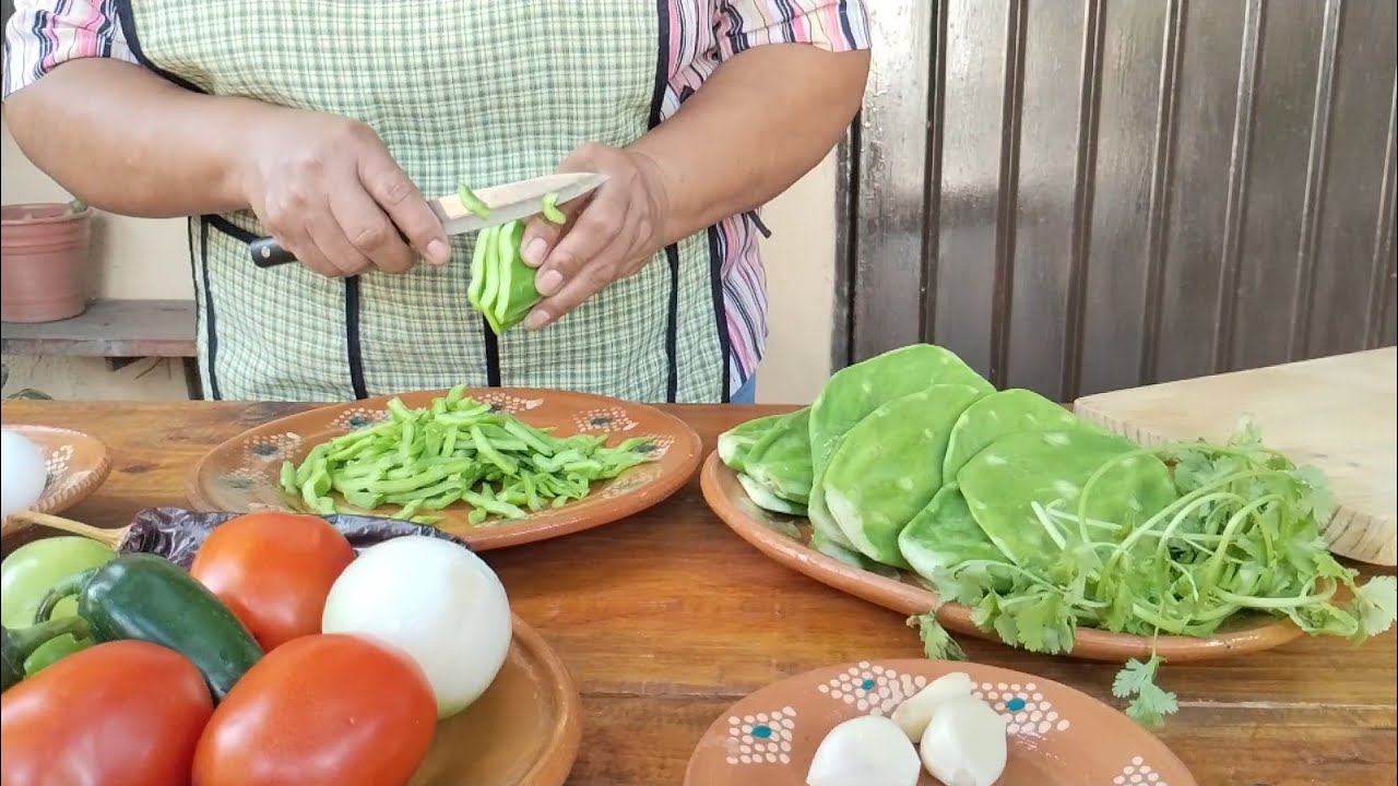 Nopales En Salsa Roja Con Huevos Duros 