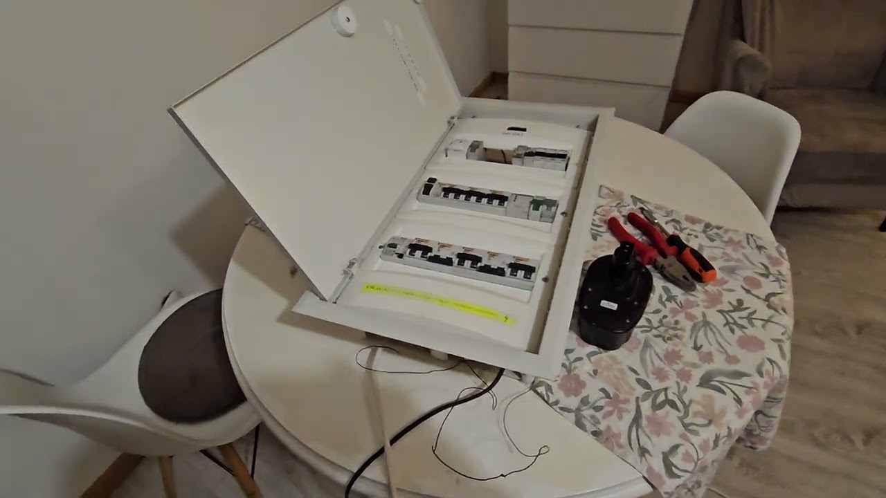 Załącz b10 #darvolt #elektryk #electric #22wiek 