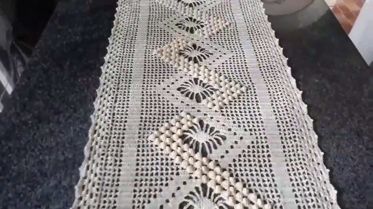 Caminho de mesa em crochê