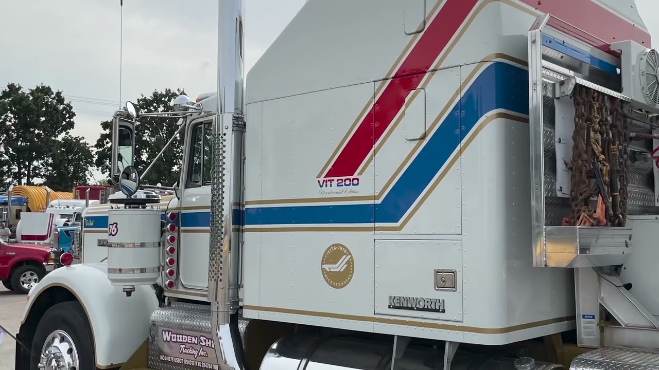 Jay Van Kampen’s 1976 Kenworth W900 Bicentennial