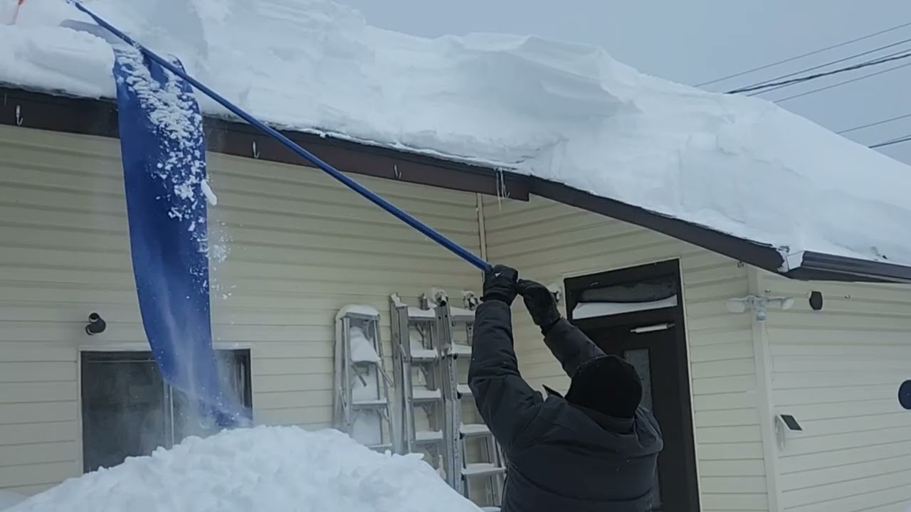 Winter Roof Cleaning ❄️ Avoid Structural Damage ⚠️ Northern Ontario ✔️ Call Us!!!