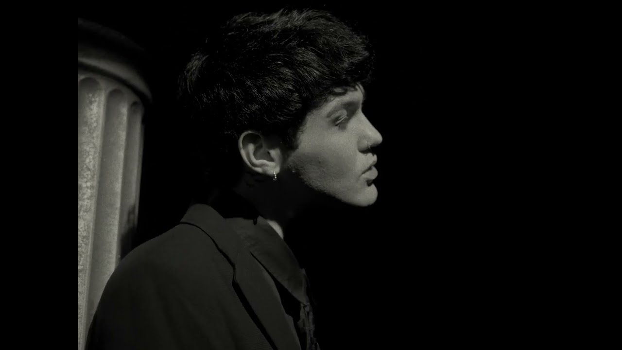 Goody Grace - What Do I Do? (Official Music Video)