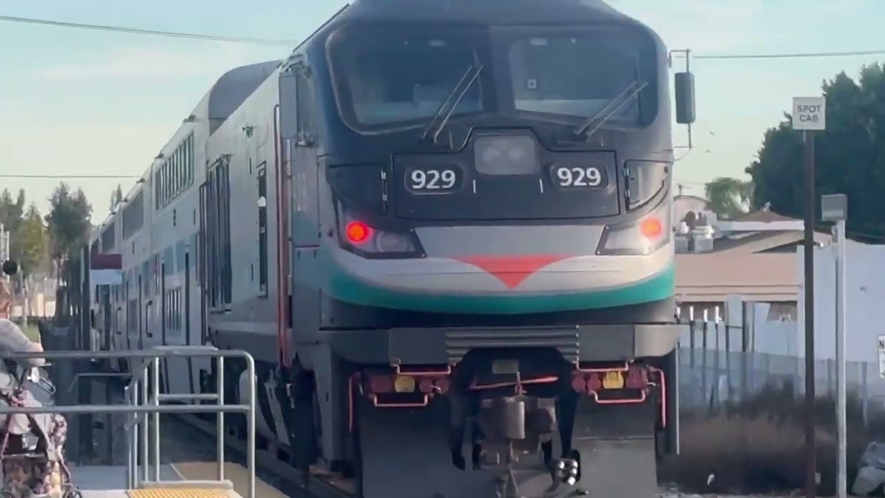 Inbound Metrolink M1276 departing sylmar san Fernando 
