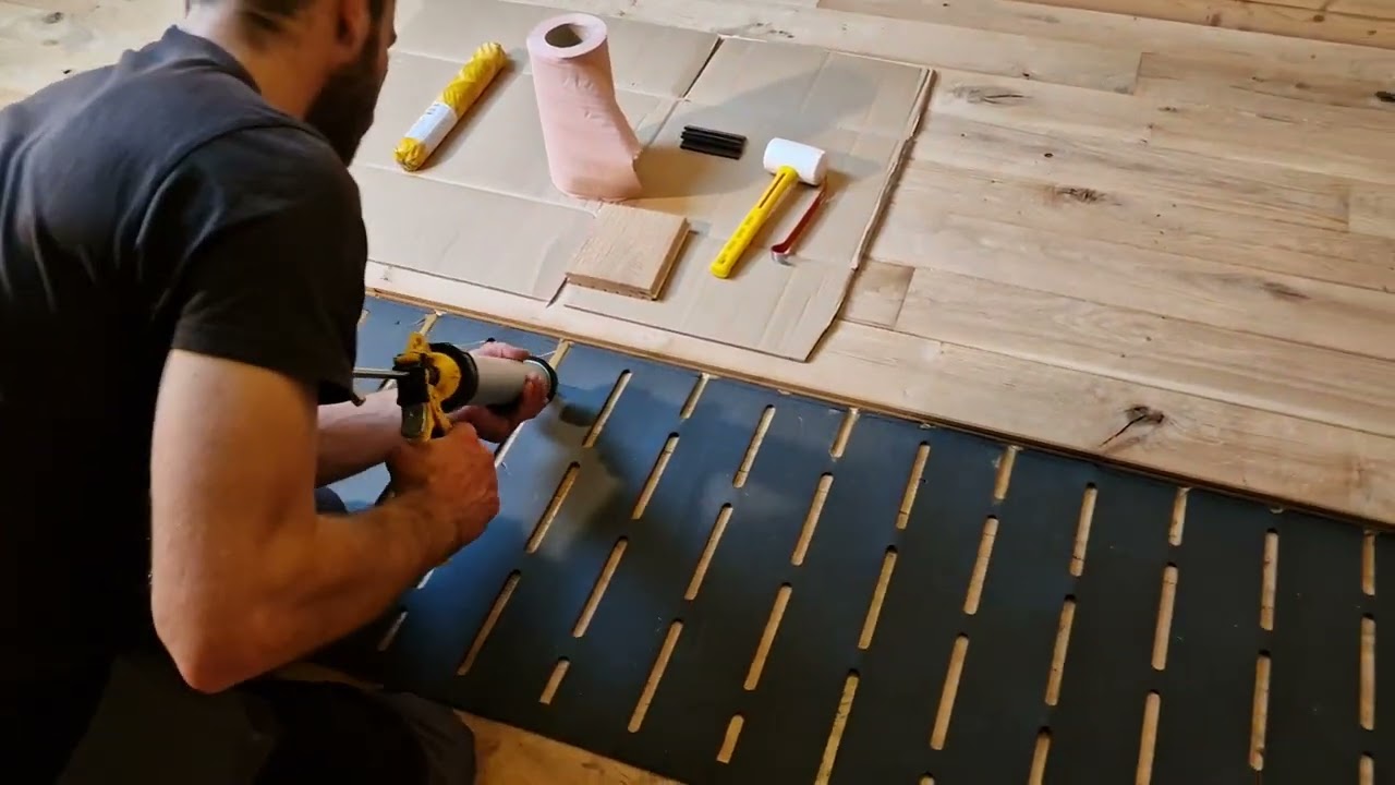 Pose de parquet en bois de chêne sur Sikalayer et Sikabond-52 parquet de ckez SIKA