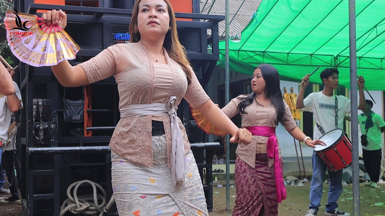 Menari dan berdendeng bersama dipagi ceria ini// megantara