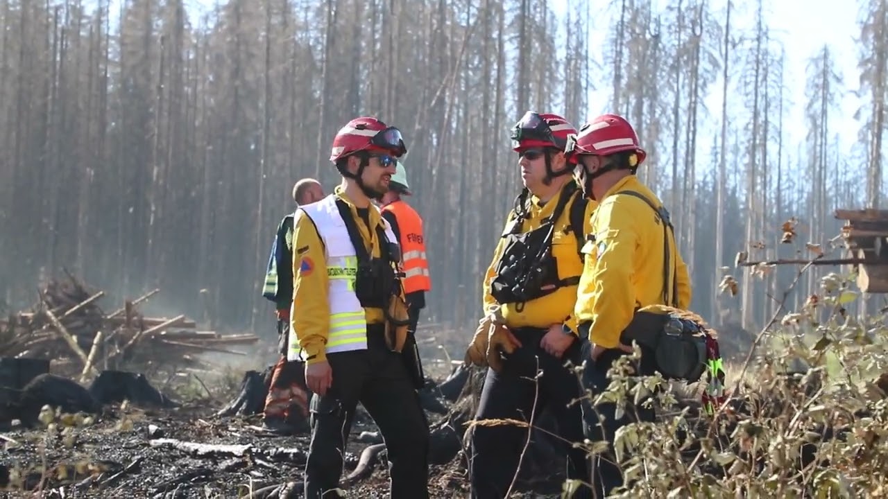 Waldbrand im Harz: Waldbrandteam nahe Schierke mit Feuerwehr, Polizei, THW und Bundeswehr im Einsatz