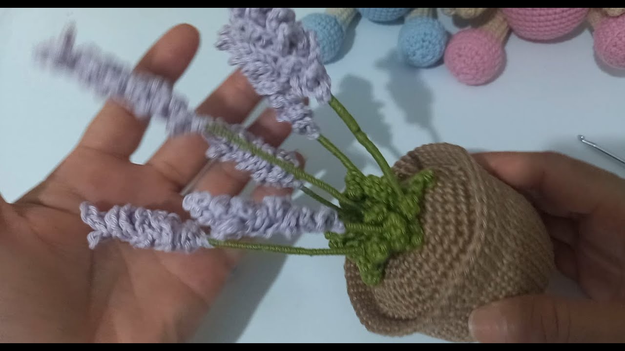 vasso flor de lavanda em croche