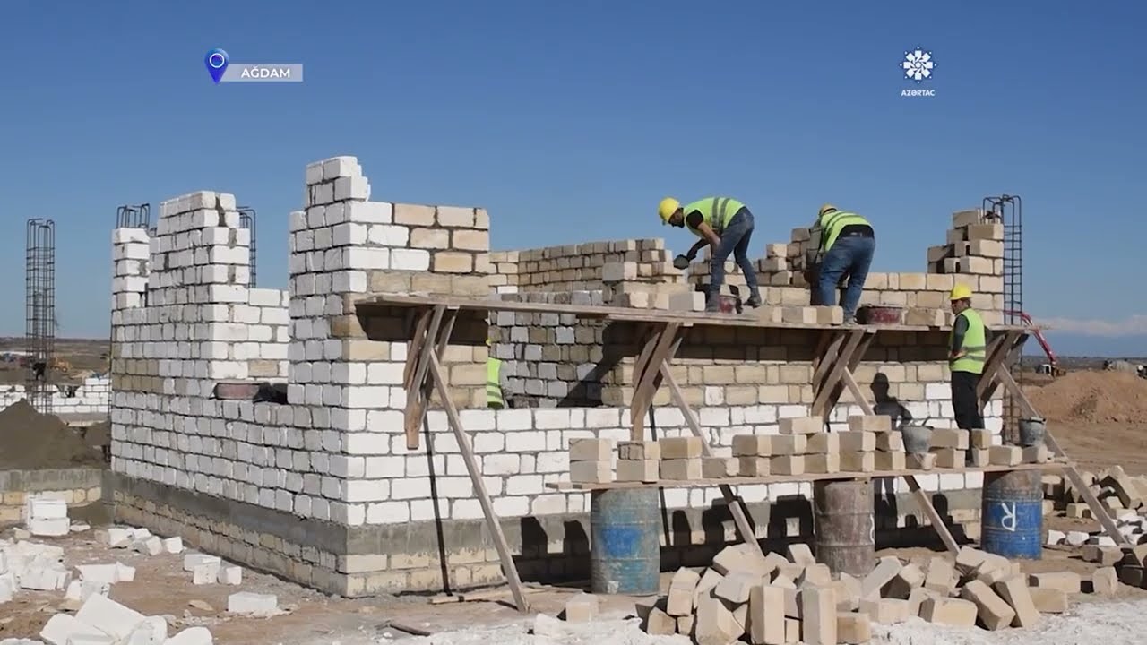 Ağdamın inşasında Şahbulağın ağ daşlarından istifadə olunur