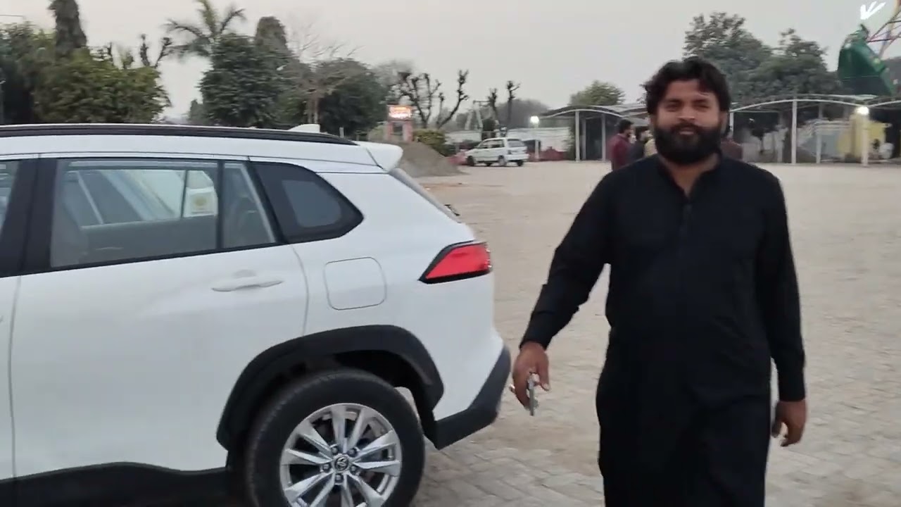 Chacha Tahiree head biraaj tounsa sharif m enjoy karty hoy