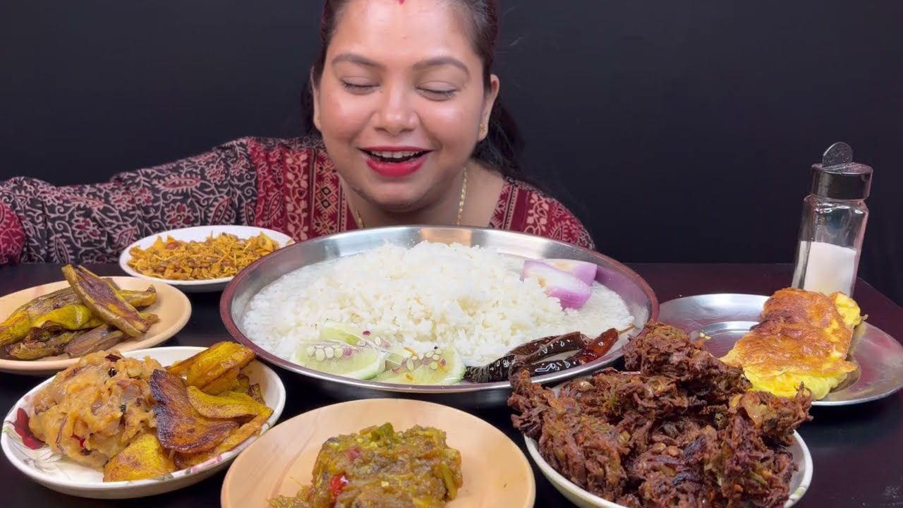 Bigbites, Eating Panta Vat, (Water Rice )With Kucho Chingrir Bora, Begun Vorta, Alu seddho, Omlet,।।