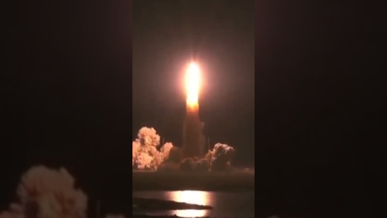 Lan&ccedil;amento do foguete SLS da NASA na miss&atilde;o Artemis I