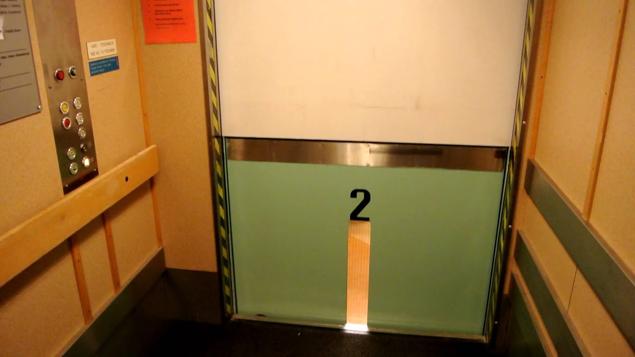 Stuck! 1986 Torvald Sætre traction bedsize elevators @ Harald Pedersens gate 9, Horten, Norway