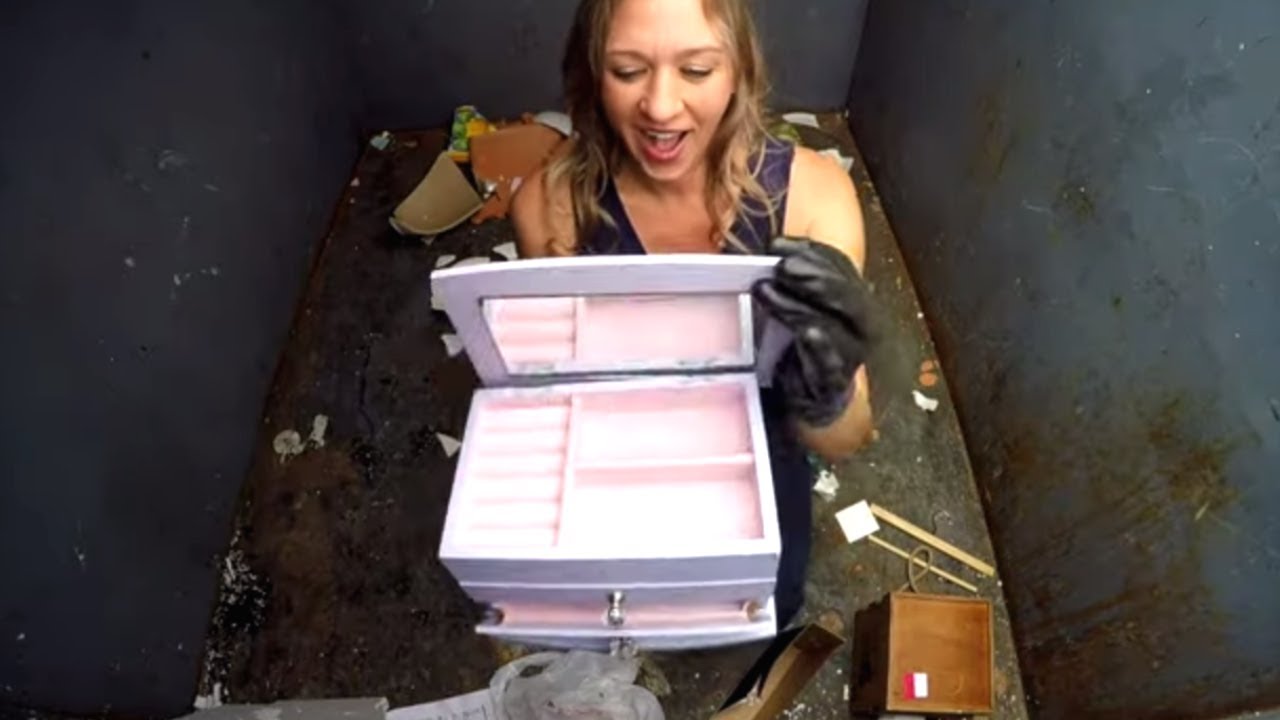 DUMPSTER DIVING- THIS GIRL LOVES DUMPSTER DIVING