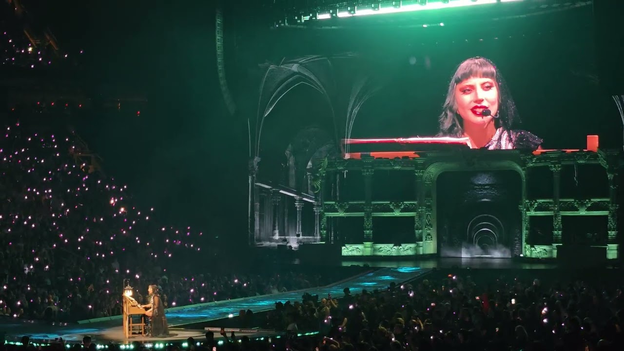 Lady Gaga - Marry the Night (MAYHEM BALL)