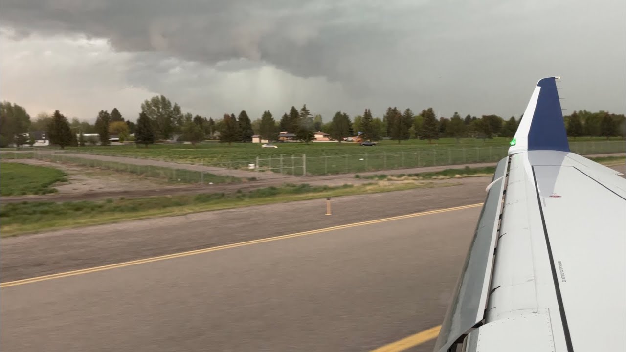 Landing Right Before a Severe Thunderstorm ⛈️ Delta Connection Embraer 175LR SLC – IDA