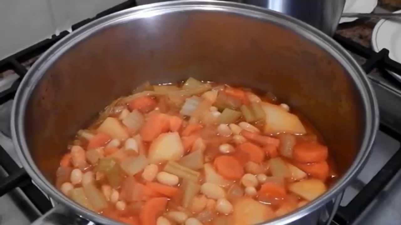 VEGETARIAN WHITE KIDNEY BEANS FASOLIA - STAVROS' KITCHEN -  CYPRIOT CUISINE