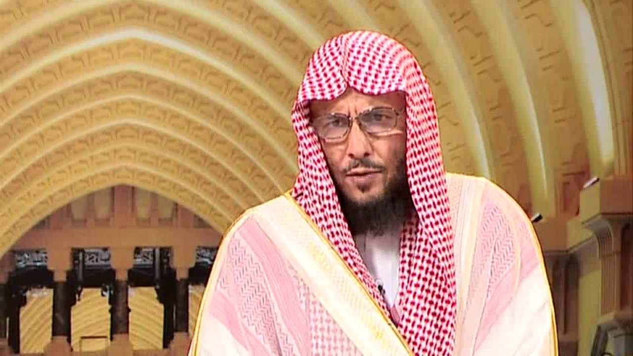 3- تعاني من امساك شديد مما يجعلها تطلق الغازات اثناء الصلاة فهل عليها شي الشيخ محمد الفراج
