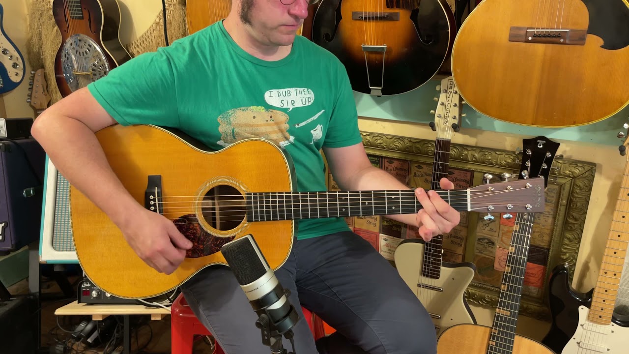 2000 Martin OM-28V flattop guitar