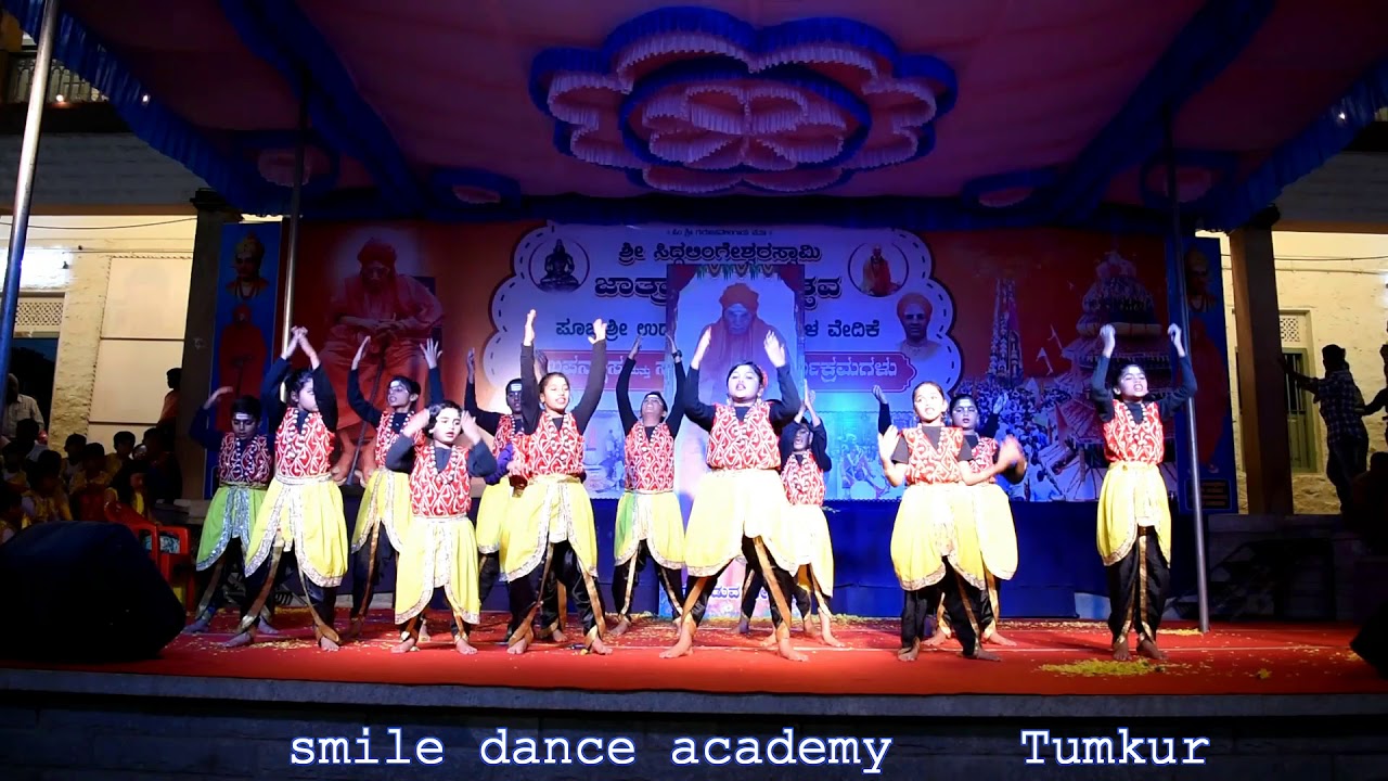 Kanuva Devaru Ivaru Shri SiddaGangeya Poojyaru Stage performance