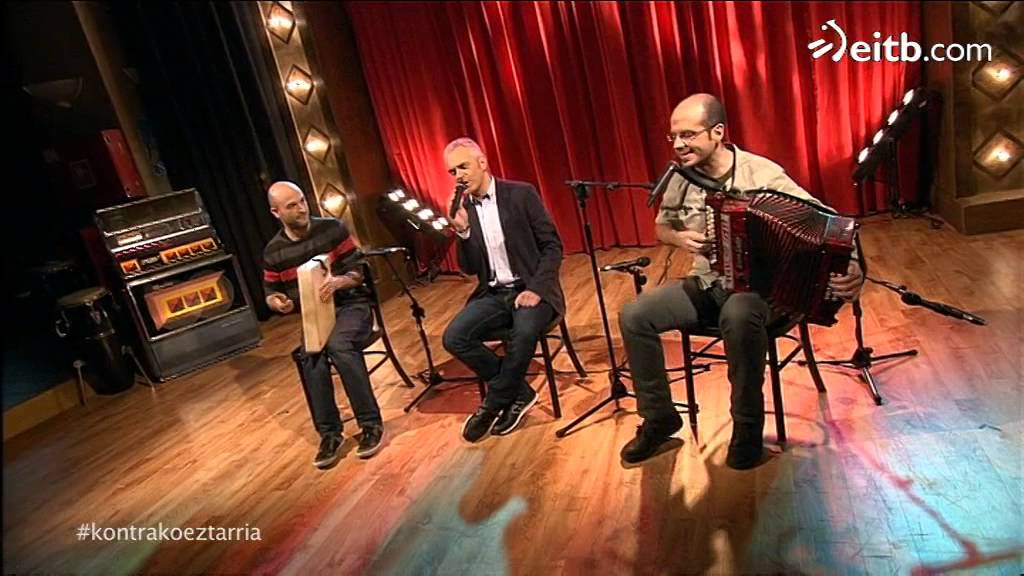Korrontzi taldea eta Xabier Euzkitze, elkarrekin kantatzen!