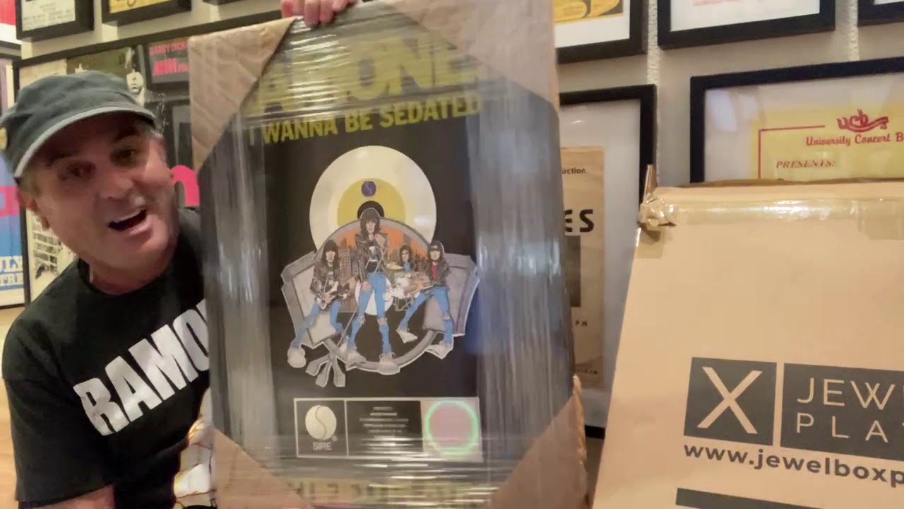 Unboxing Ramones Award for I Wanna Be Sedated - RamonesForever