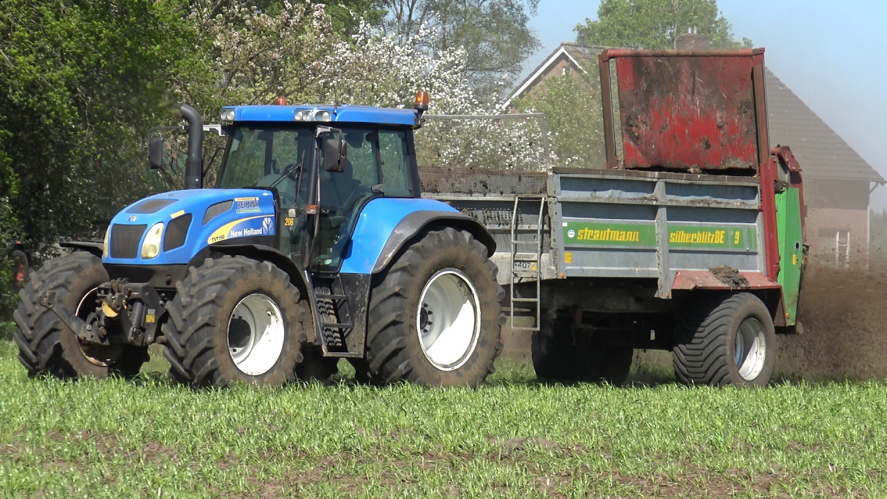 Mest strooien met New Holland TVT190 en Strautmann Silberblitz BE9 (2016)