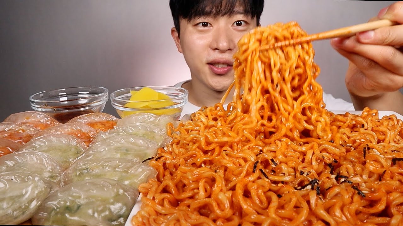 불닭볶음면 맵게 잘끓였다..🔥미당손만두의 고기만두 김치만두랑 같이 먹어보겠습니다!! 먹방 ASMR MUKBANG SPICY FIRE NOODLES STEAMED DUMPLING