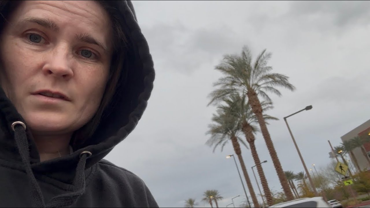 The wind then the rain!! 🌬️ 🌧️🏒🥅👸🏼 #hockeytiki #windy #rainy #vegas #pleasesubscribe @HockeyTiki 