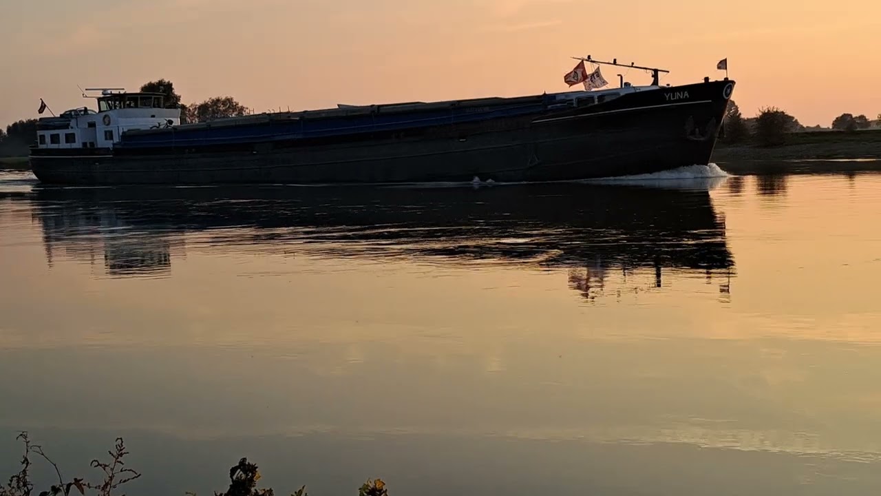 20250930 ms Yuna op de IJssel bij Gorssel