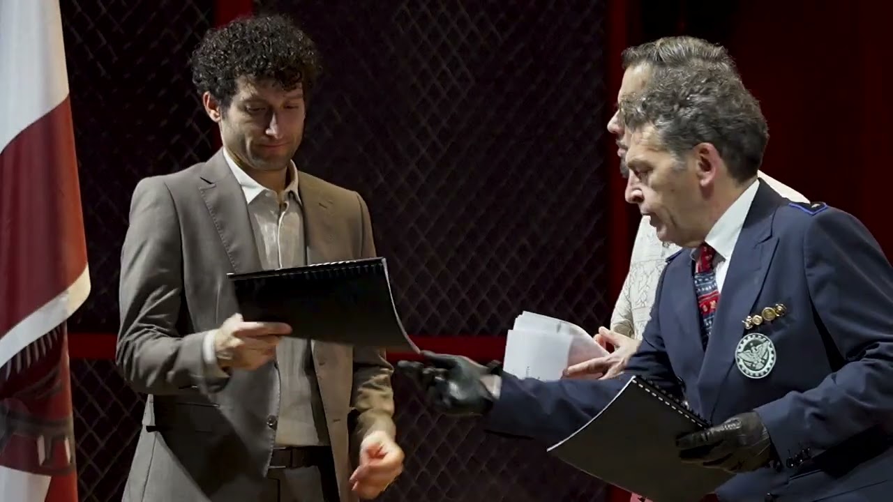 A MIRROR, uno spettacolo falso e non autorizzato - Trailer