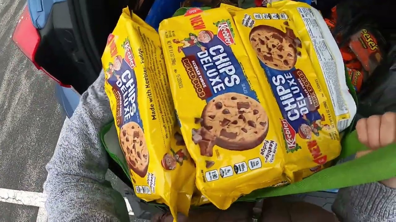 Dumpster dive USA: Dalawang malaking bag ng chocolate and naharbat natin galing basurahan