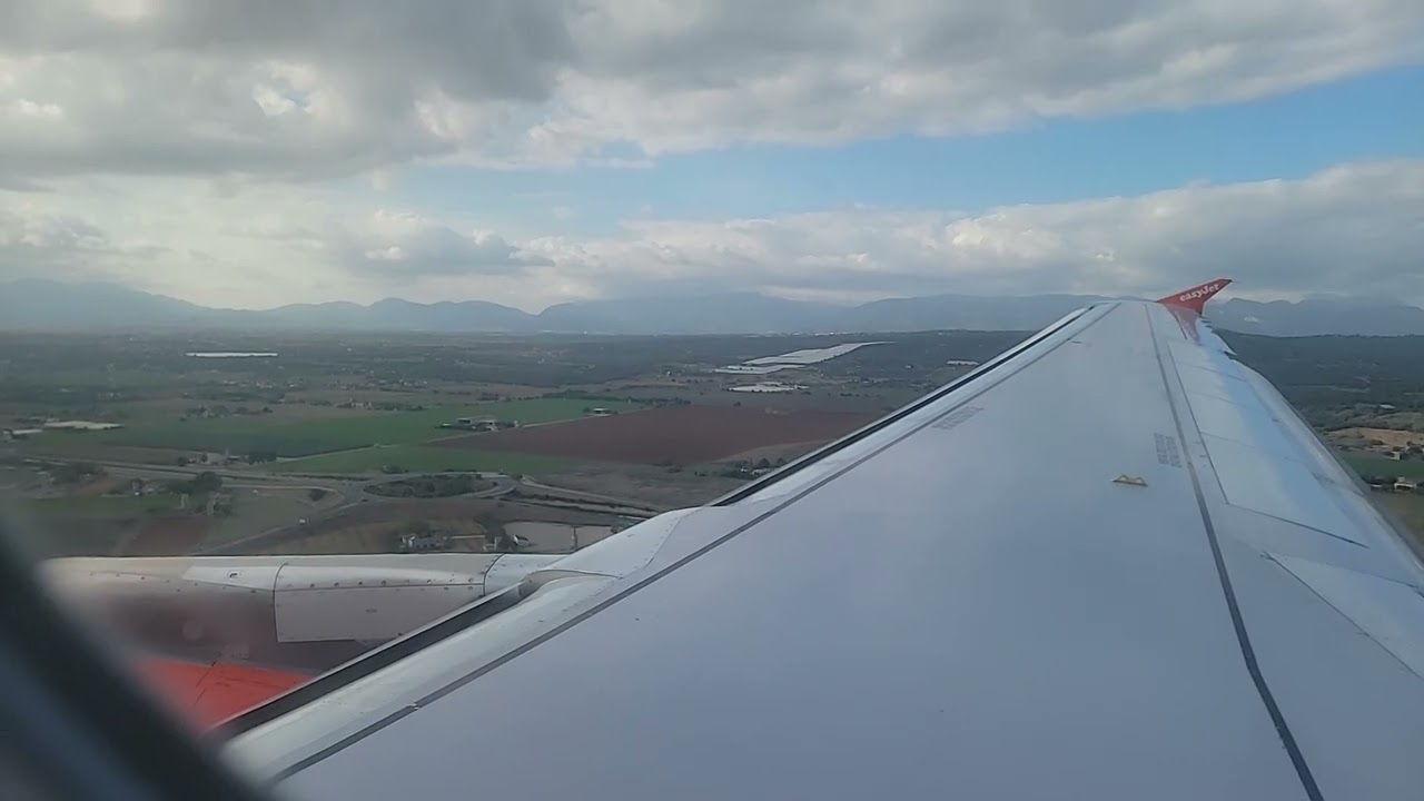 Easyjet Airbus A321 Final Approach and Landing at Mallorca International Airport, Balearic Islands