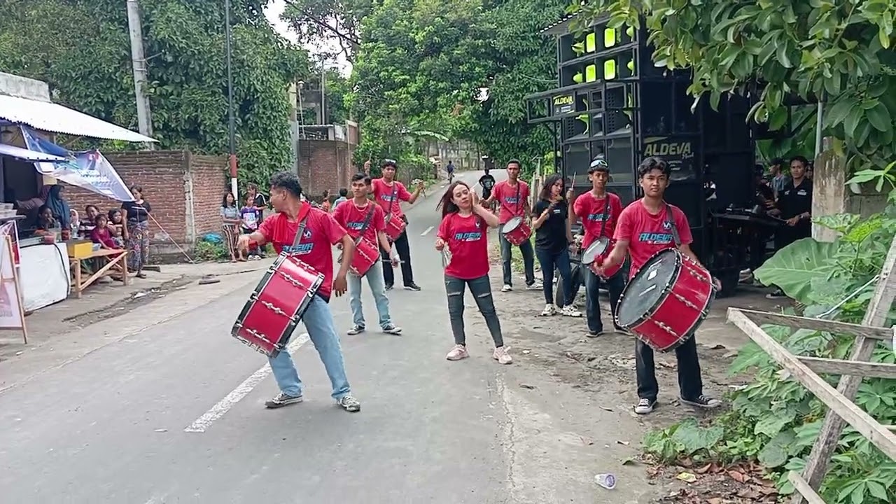 Kedatangan kecimol aldeva di desa manggong