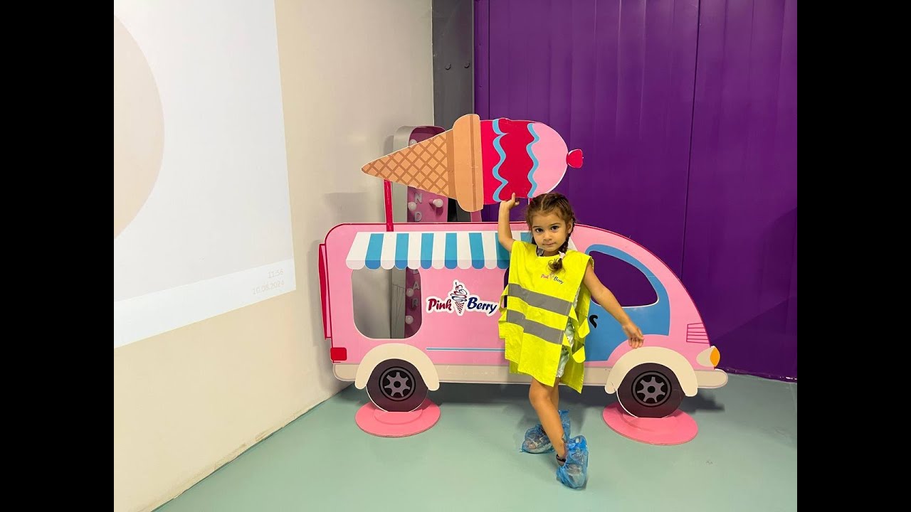Անահիտի արկածները Pink Berry պաղպաղակի գործարանում։  Anahit's adventures at the Pink Berry factory.