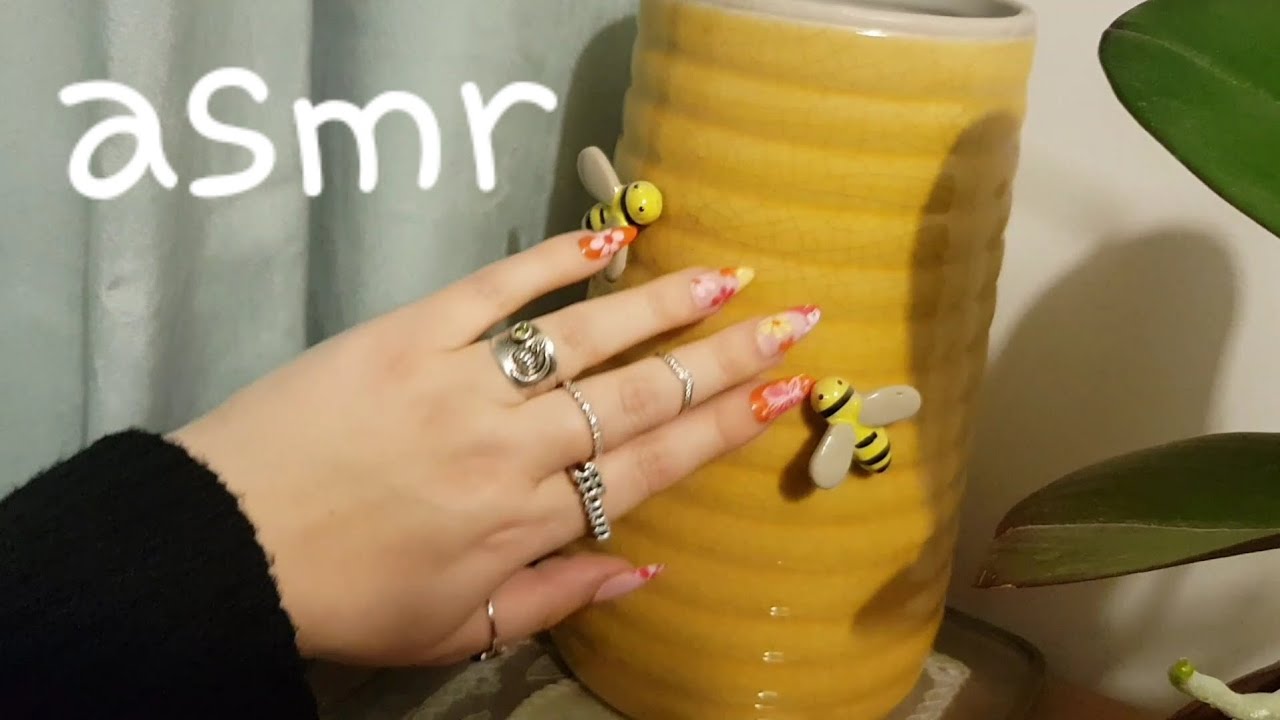 ASMR - Room tour, tapping and soft spoken.