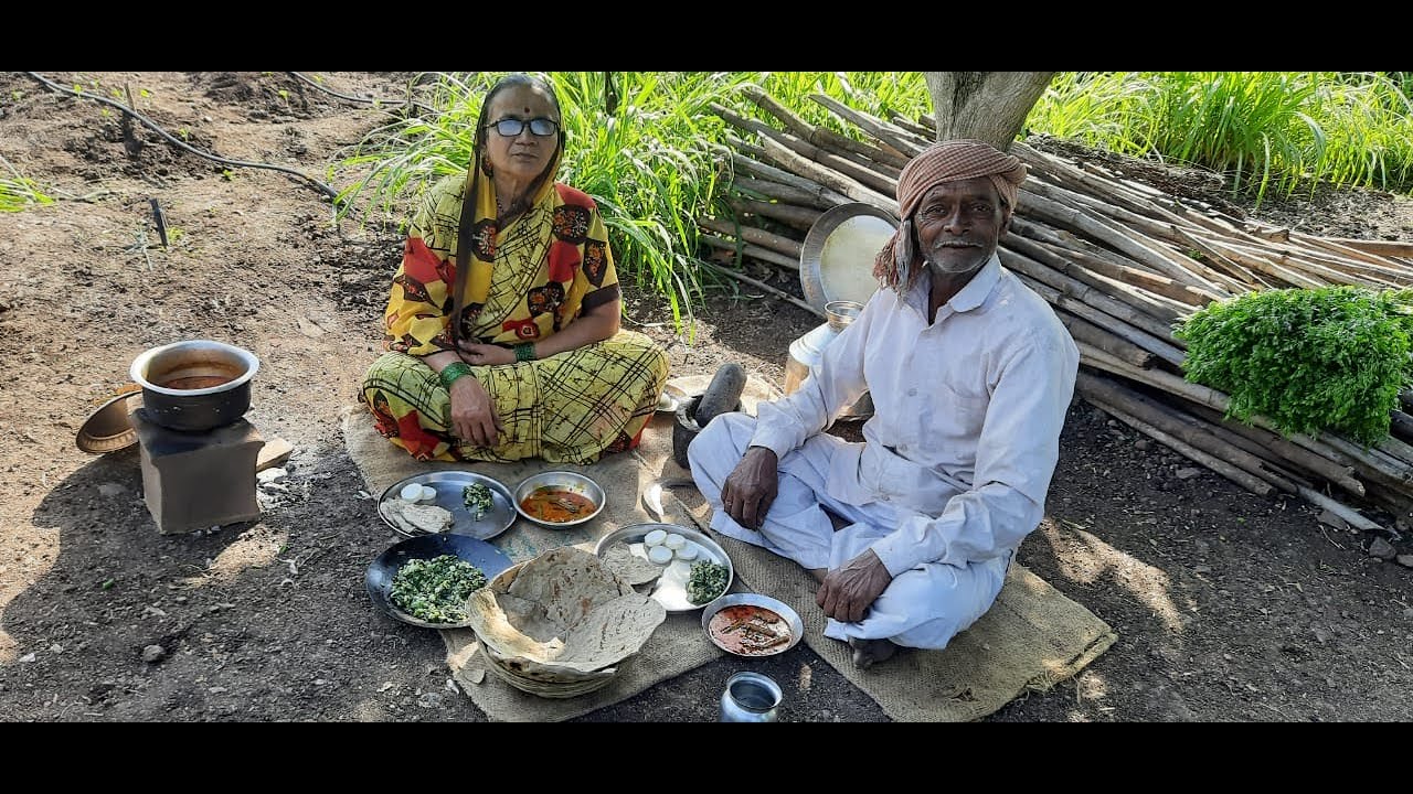 रानातील जेवण देशी तुरडाळीची शेवग्याची झणझणीत आमटी ,पतीच्या कांद्याची भाजी नी चुलीवरची बाजरीची भाकरी
