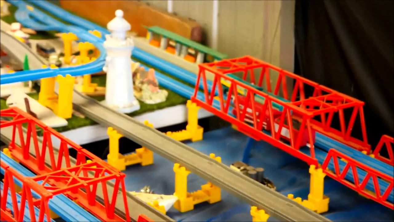 Plarail 2014 Caitlin & Connor Express engines set Unboxing review and first run (with race)