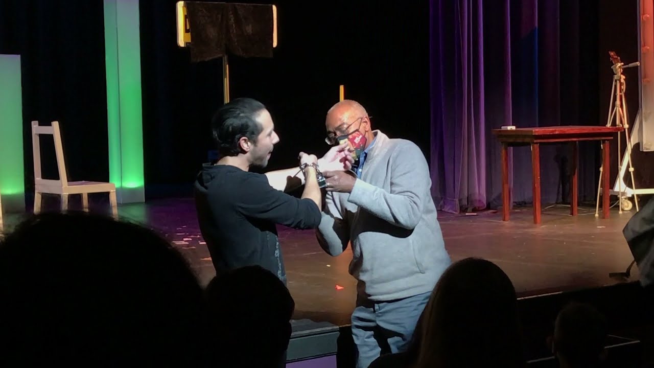 Magician Alex Ramon - Handcuff Chain Escape (December 11, 2021)