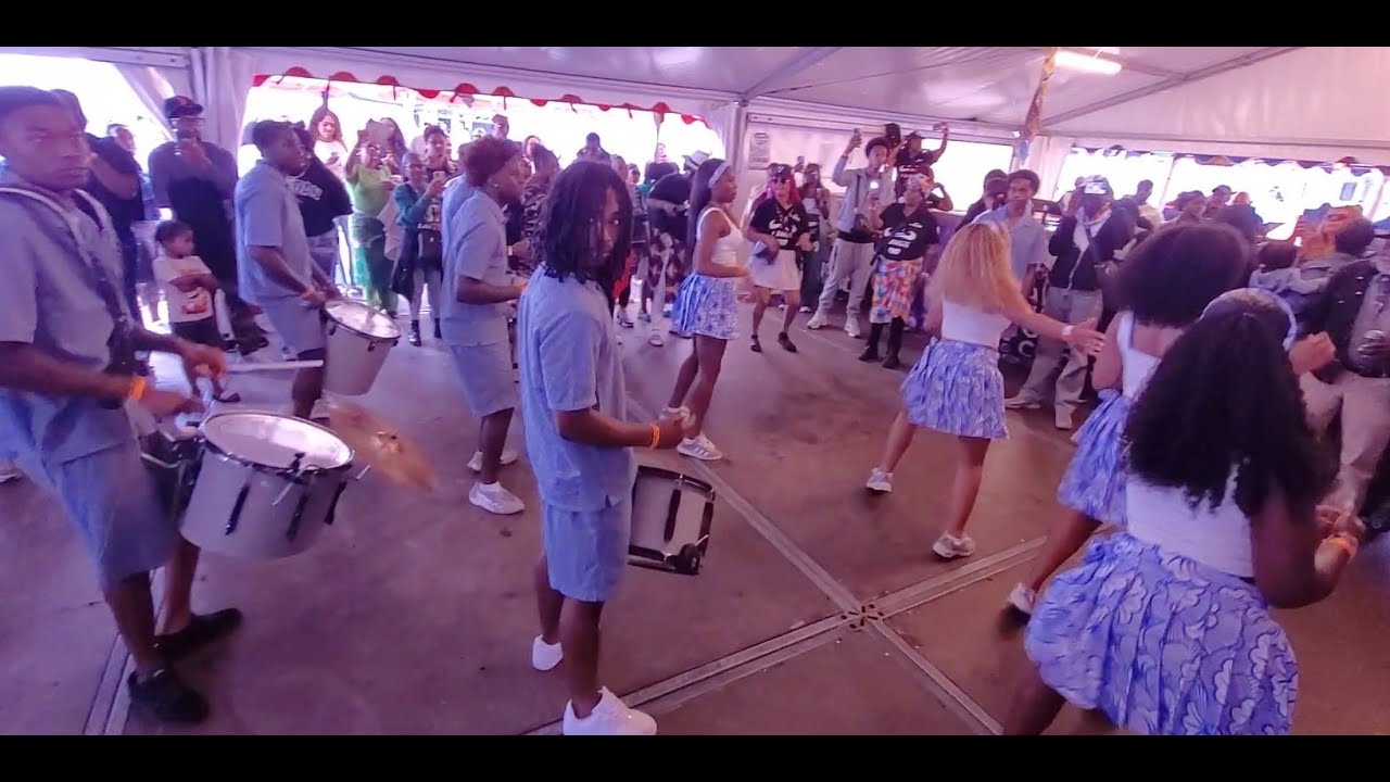 Brassband  in &ldquo;La Spang&rdquo; tijdens laatste dag Kwaku Summer Festival Amsterdam op 3 augustus 2025